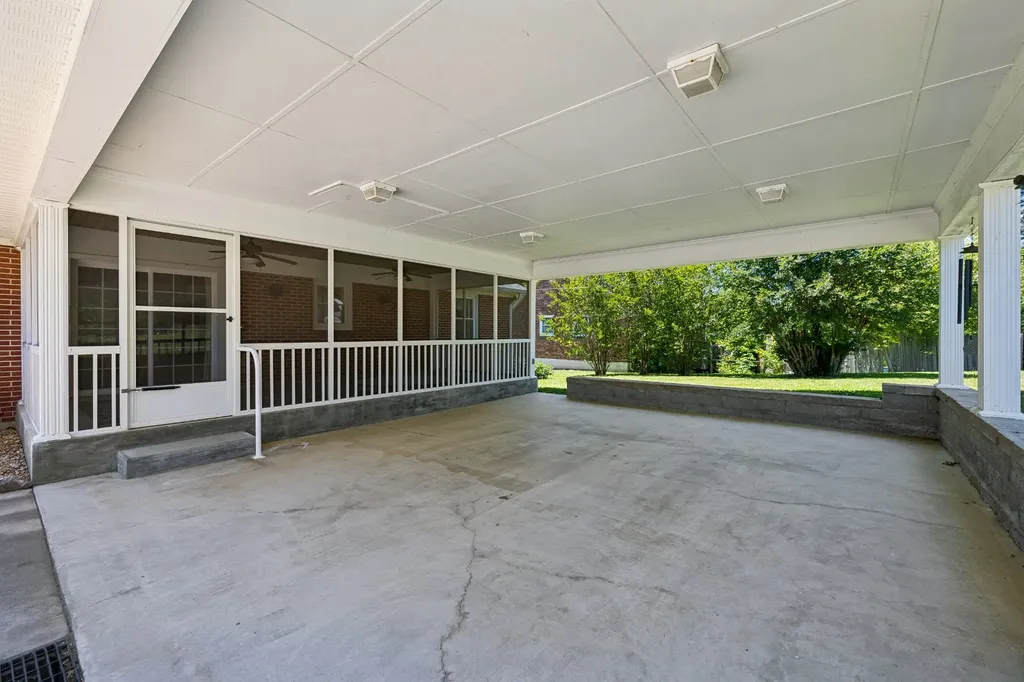 300 Woods Drive Columbia TN 38401