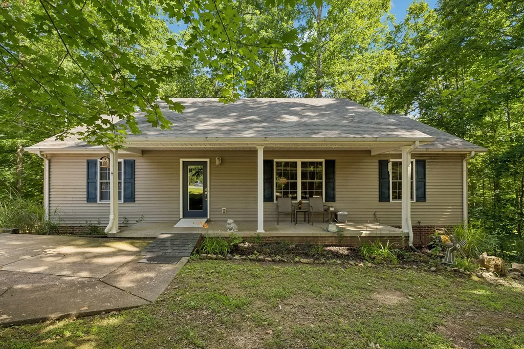 117 W Dell Road Dickson TN 37055