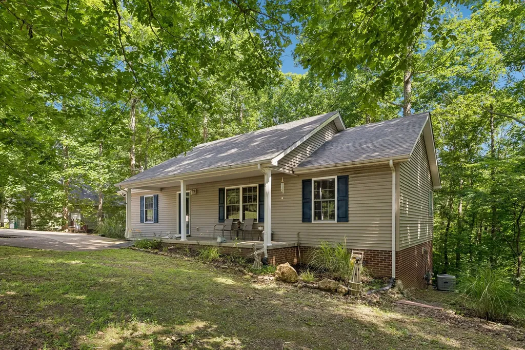 117 W Dell Road Dickson TN 37055