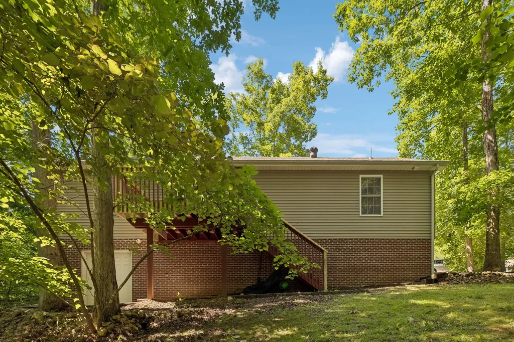 117 W Dell Road Dickson TN 37055