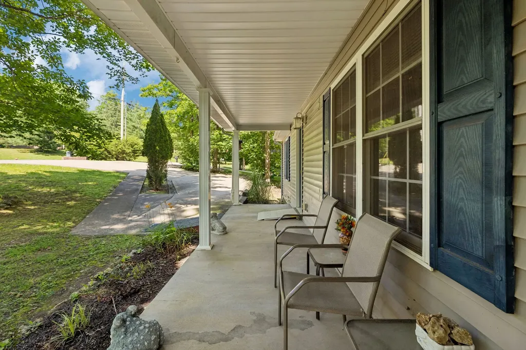 117 W Dell Road Dickson TN 37055