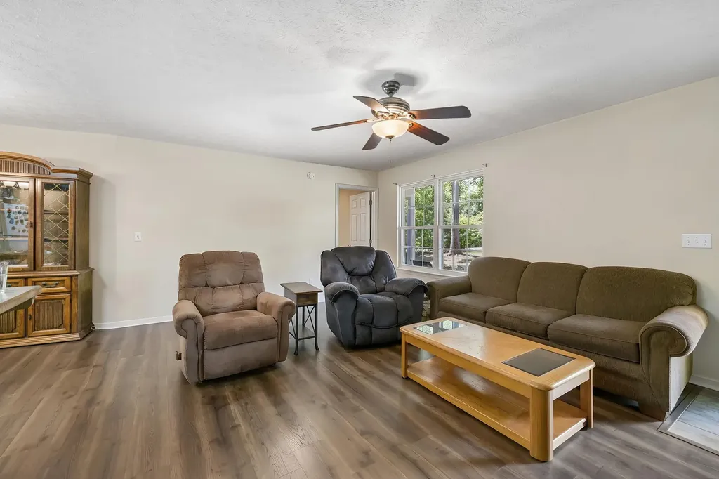 117 W Dell Road Dickson TN 37055