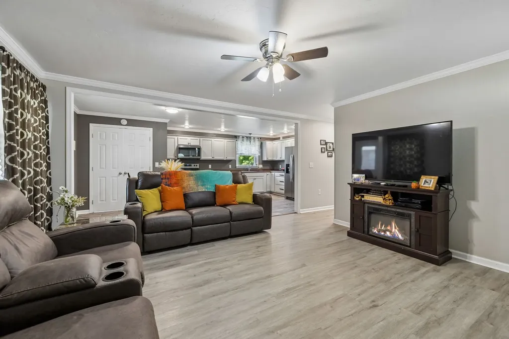 8181 Cedar Grove Road Big Sandy TN 38221