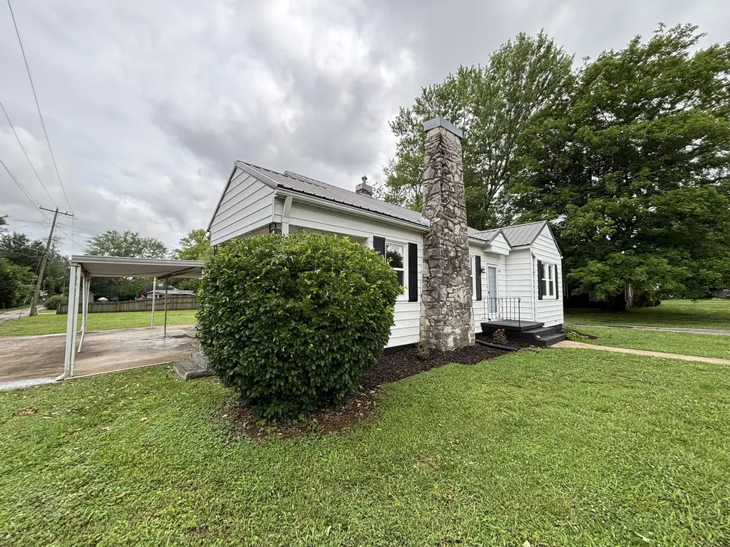 521 1st Street Lawrenceburg TN 38464