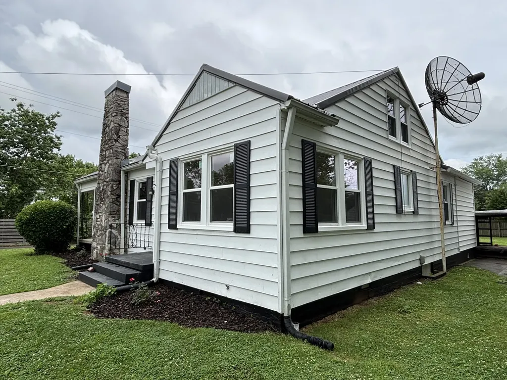 521 1st Street Lawrenceburg TN 38464