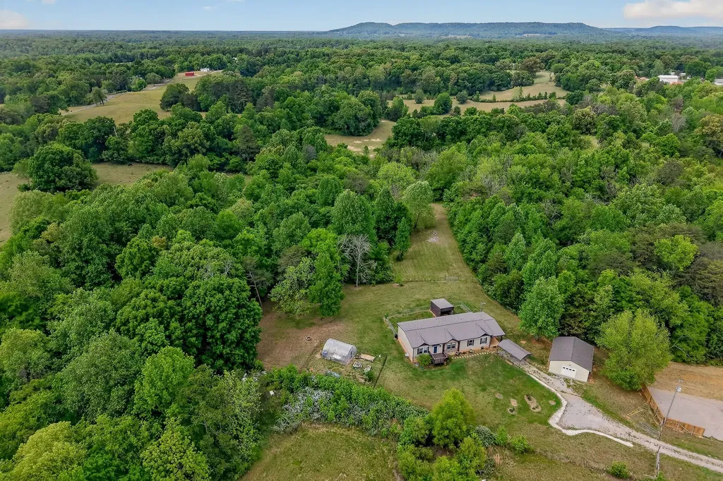 160 Apple Blossom Lane Rock Island TN 38581
