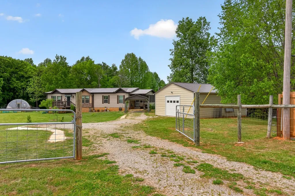 160 Apple Blossom Lane Rock Island TN 38581