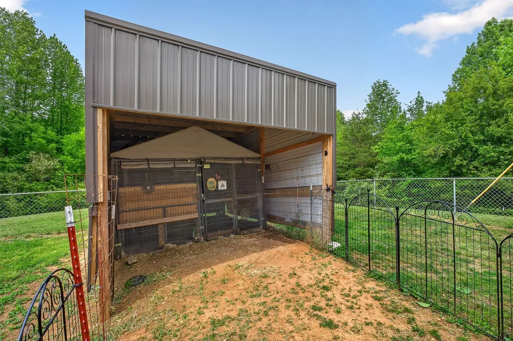 160 Apple Blossom Lane Rock Island TN 38581