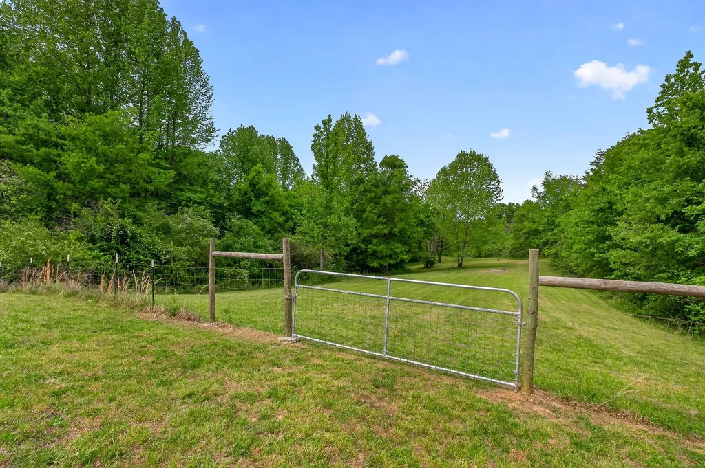 160 Apple Blossom Lane Rock Island TN 38581