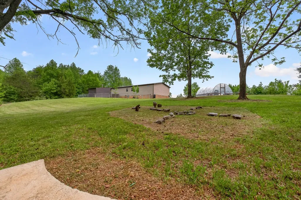 160 Apple Blossom Lane Rock Island TN 38581