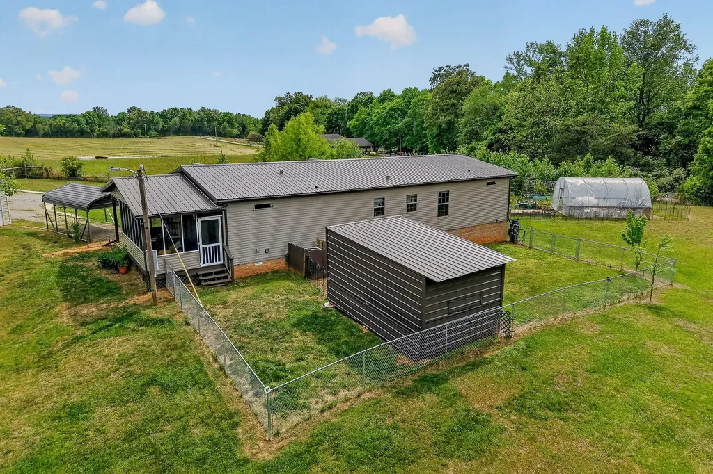 160 Apple Blossom Lane Rock Island TN 38581