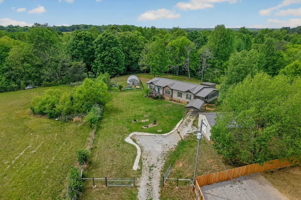 160 Apple Blossom Lane Rock Island TN 38581