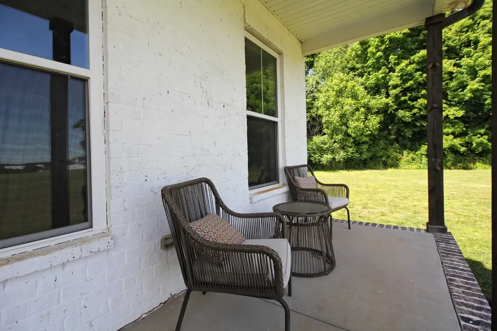 5142 Cross Plains Road White House TN 37188