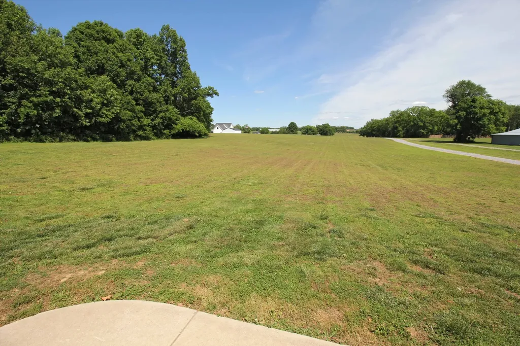 5142 Cross Plains Road White House TN 37188