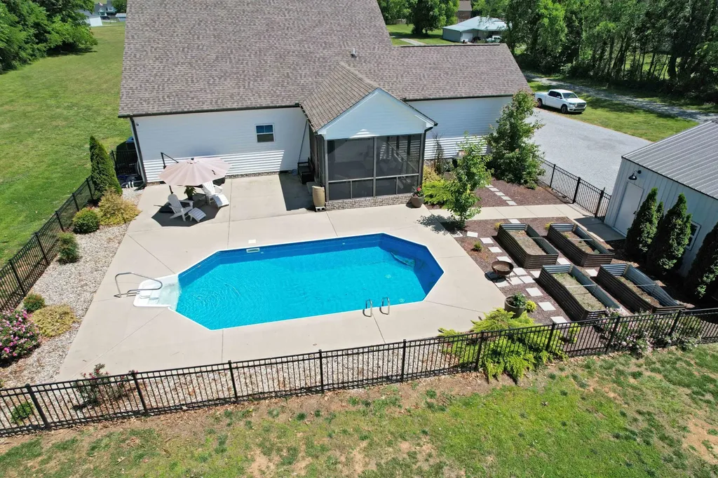 5142 Cross Plains Road White House TN 37188