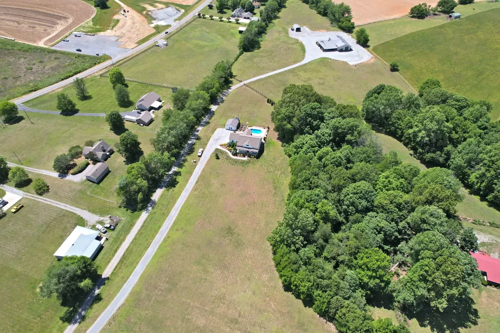5142 Cross Plains Road White House TN 37188