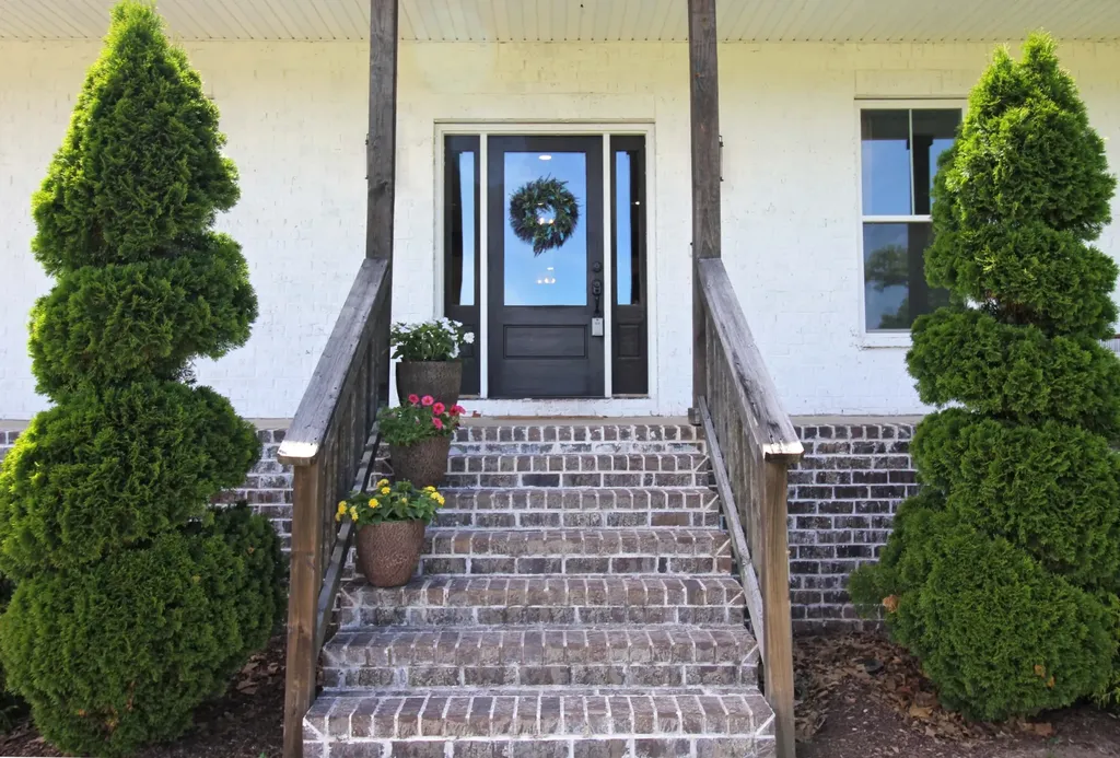 5142 Cross Plains Road White House TN 37188
