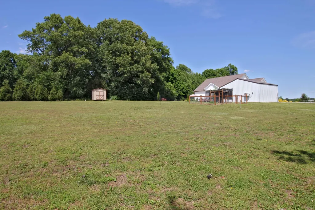 5142 Cross Plains Road White House TN 37188