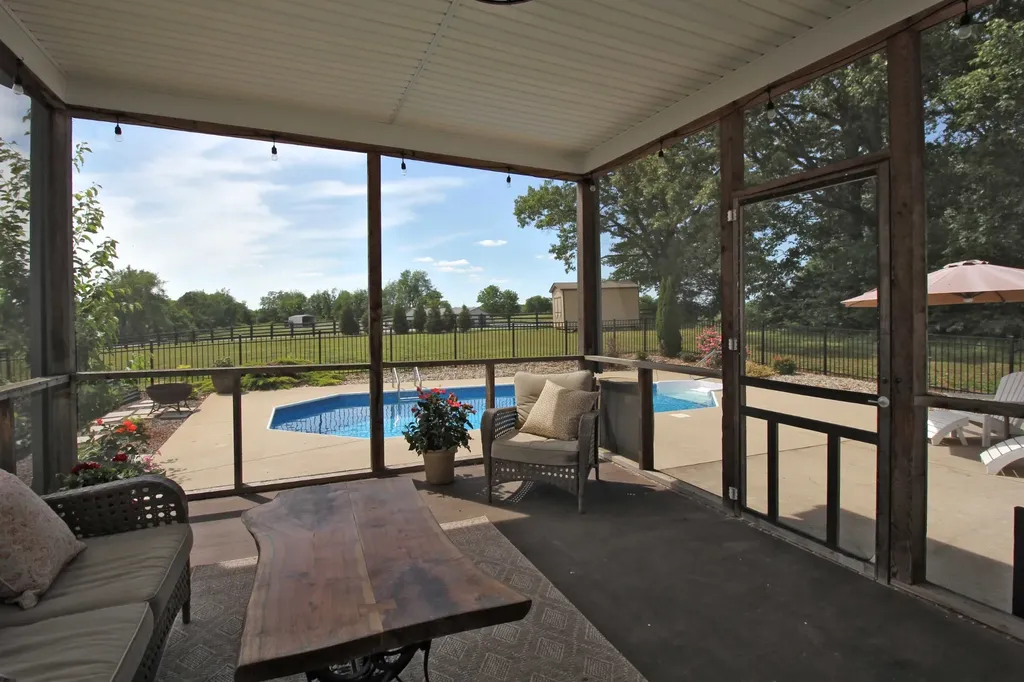 5142 Cross Plains Road White House TN 37188