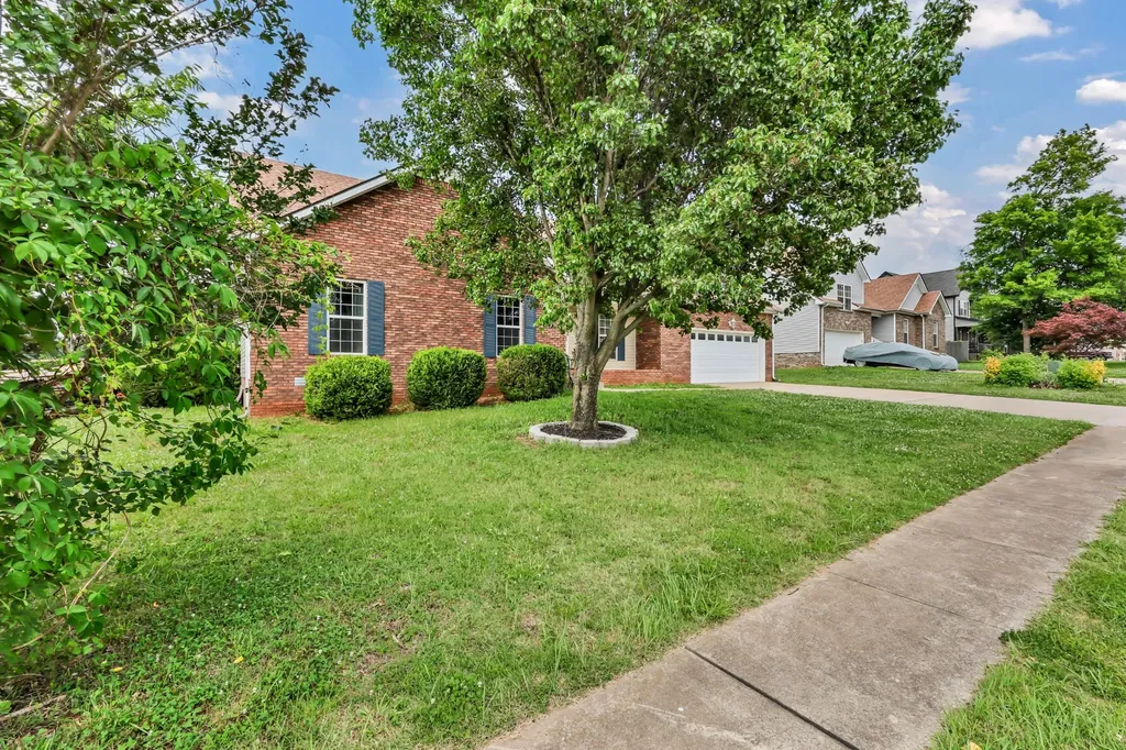 727 Ellie Nat Drive Clarksville TN 37040