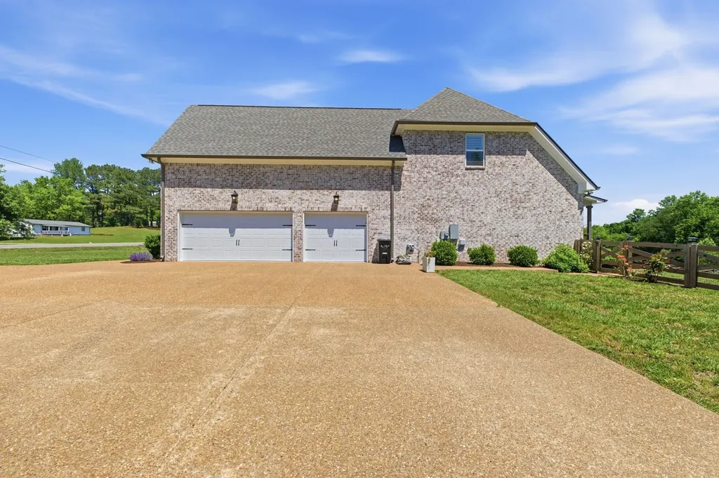 17845 Highway 76, E Springfield TN 37172