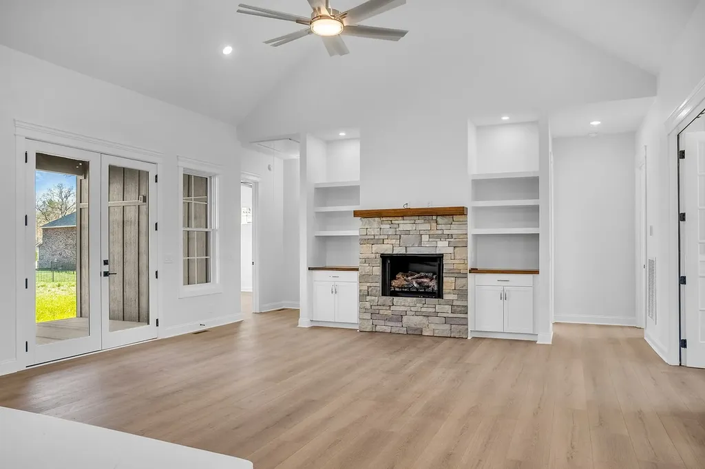 879 Shady Bluff Trail Clarksville TN 37043