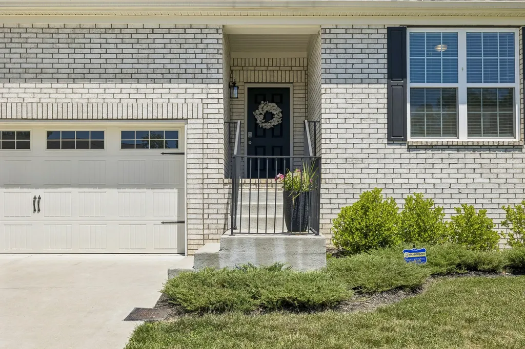 135 John T Alexander Boulevard Hendersonville TN 37075