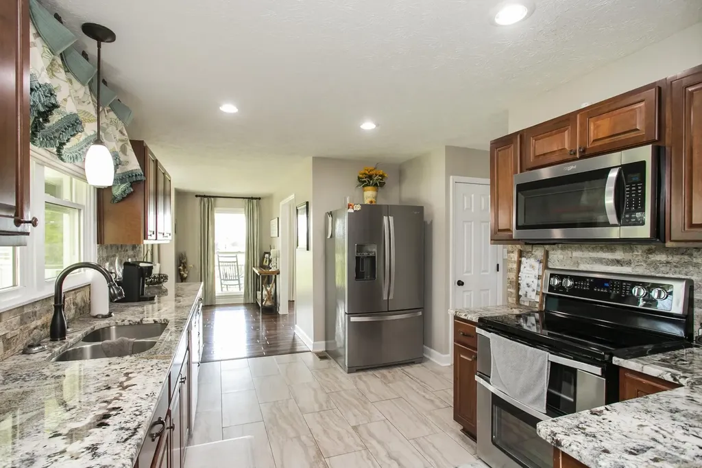 1043 Shelton Road Charlotte TN 37036