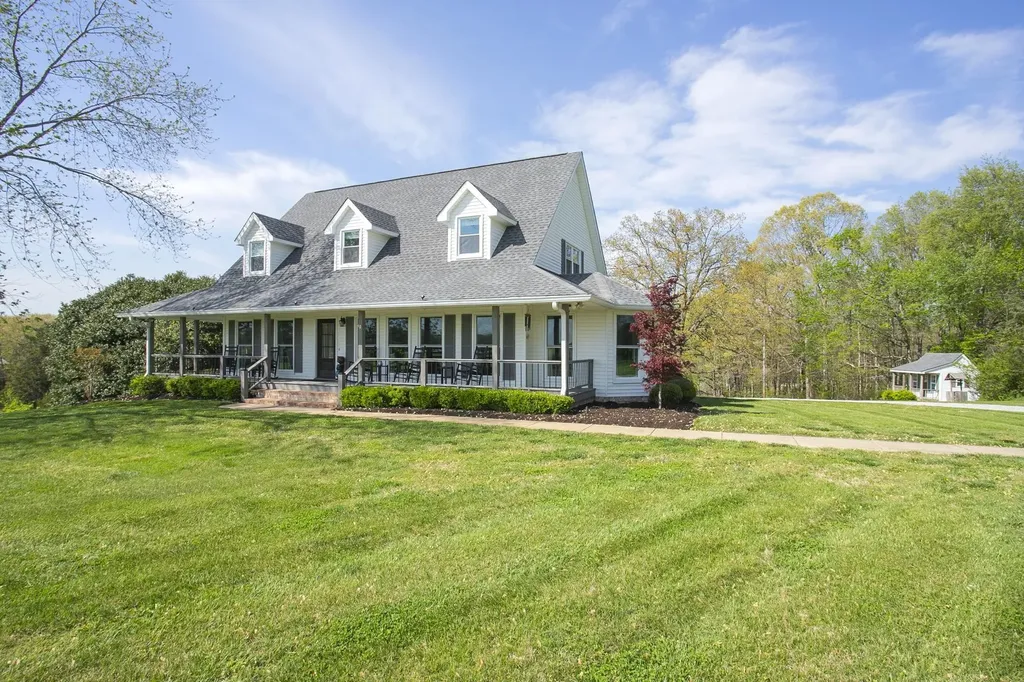 1043 Shelton Road Charlotte TN 37036