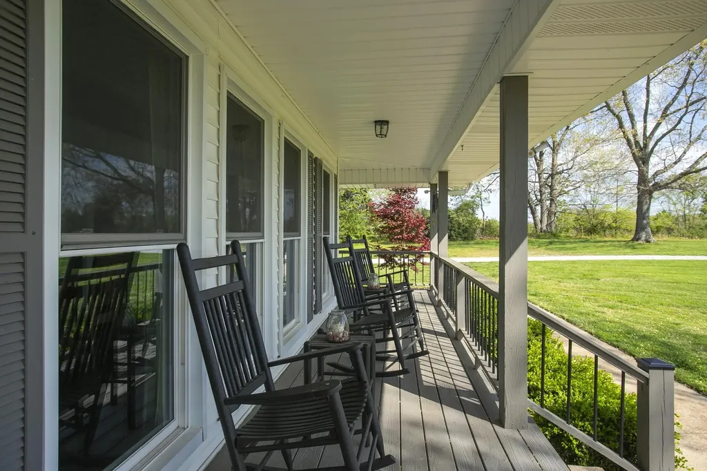 1043 Shelton Road Charlotte TN 37036