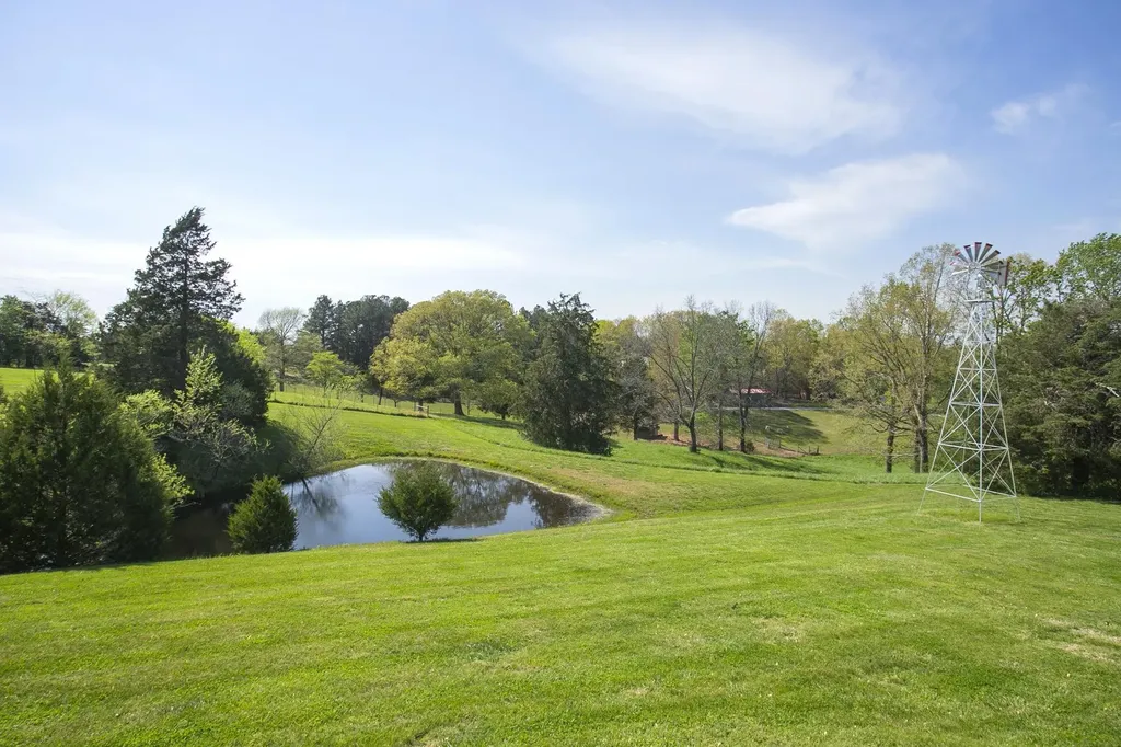 1043 Shelton Road Charlotte TN 37036