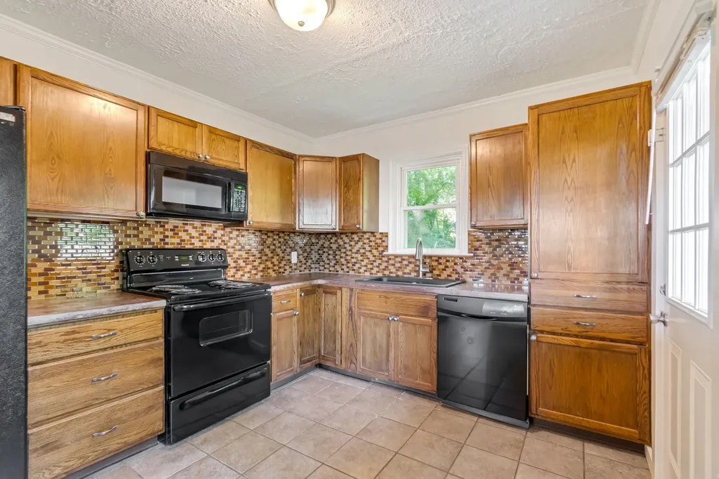 2008 Thomas Avenue Columbia TN 38401