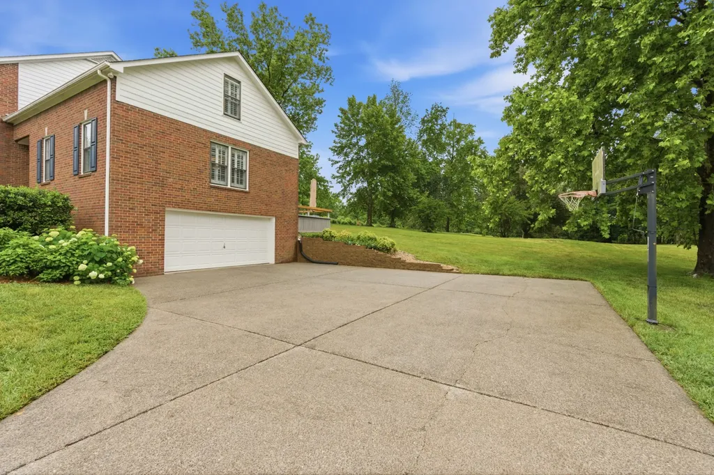 1009 Valley Forge Drive Arrington TN 37014