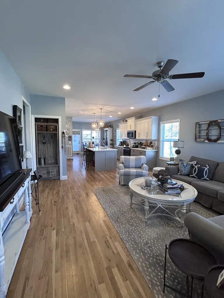 207 Walnut St, N Springfield TN 37172