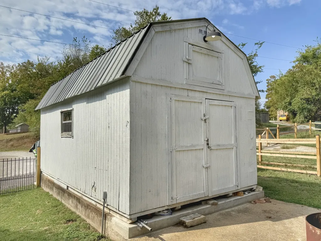 701 W 5th Street Dickson TN 37055
