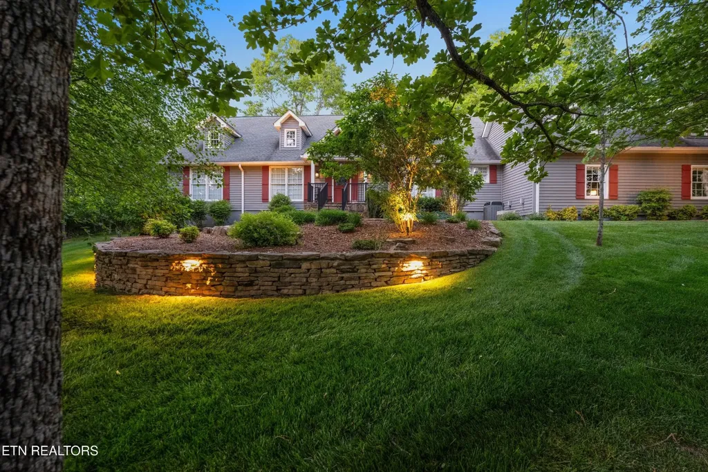 15 Cloverdale Circle Crossville TN 38558
