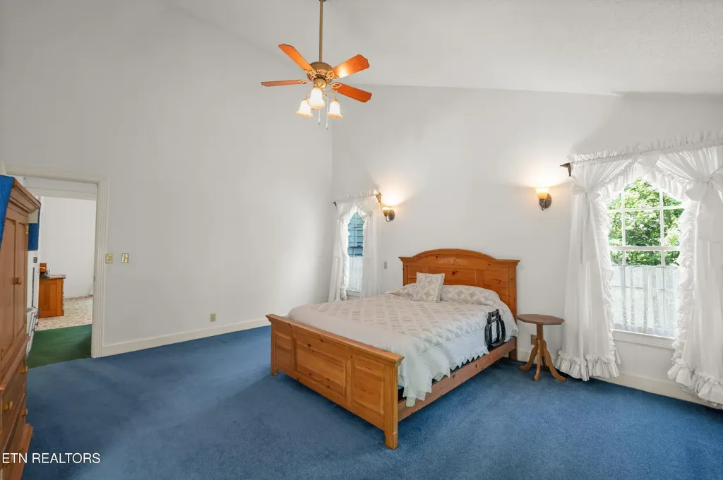 15 Cloverdale Circle Crossville TN 38558