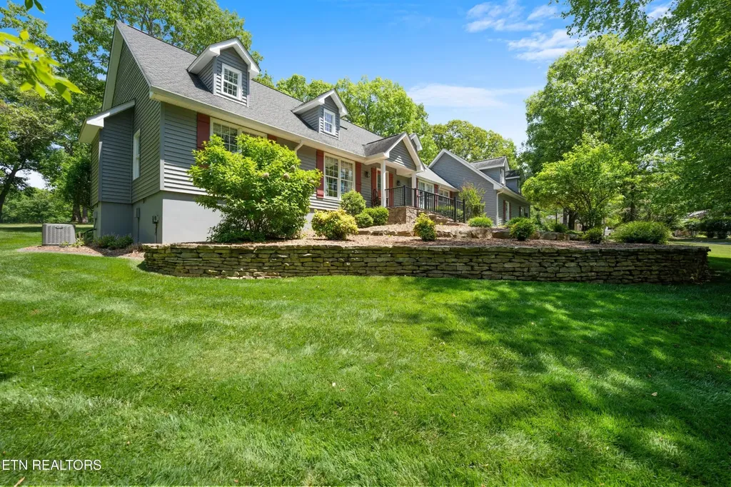 15 Cloverdale Circle Crossville TN 38558