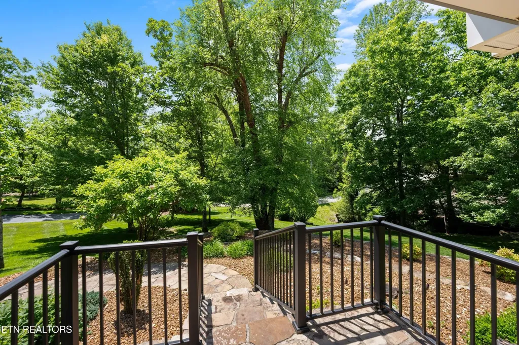15 Cloverdale Circle Crossville TN 38558