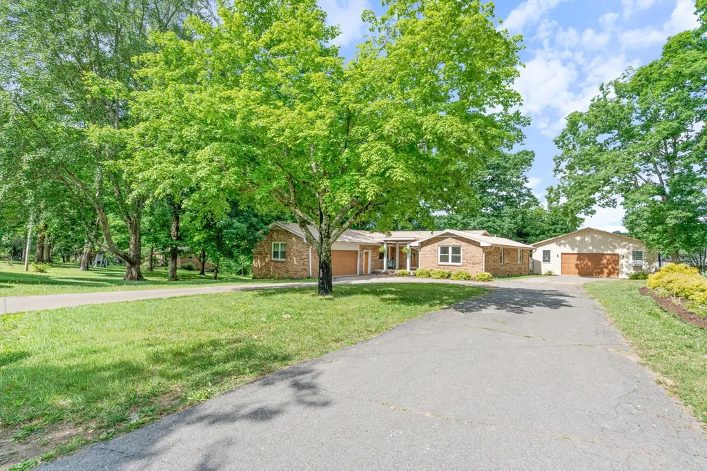 104 Southwood Drive Dickson TN 37055