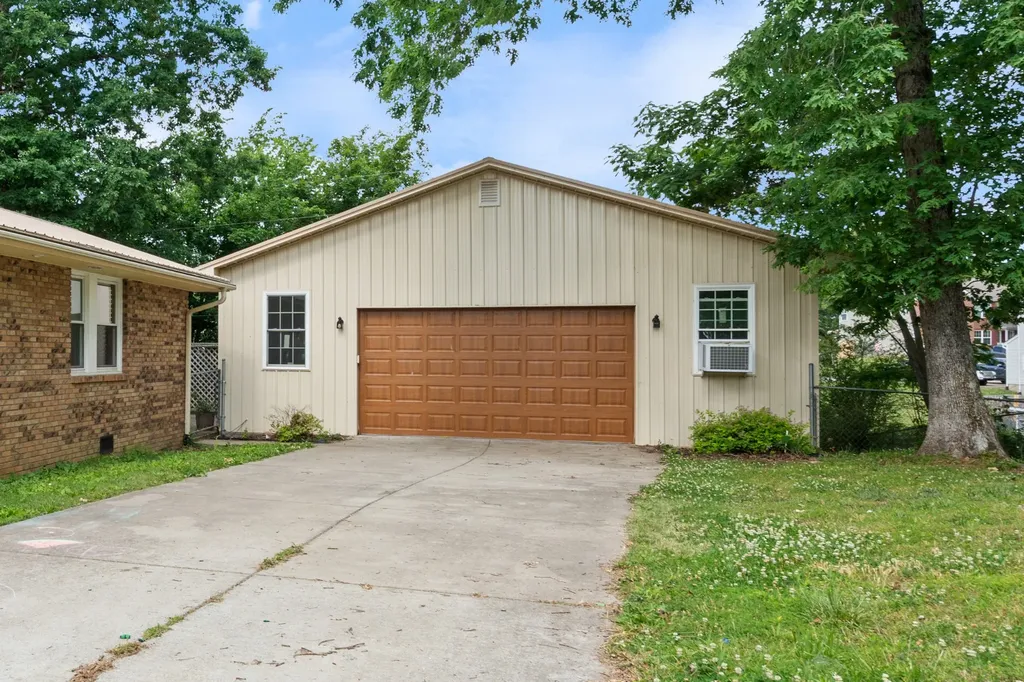 104 Southwood Drive Dickson TN 37055
