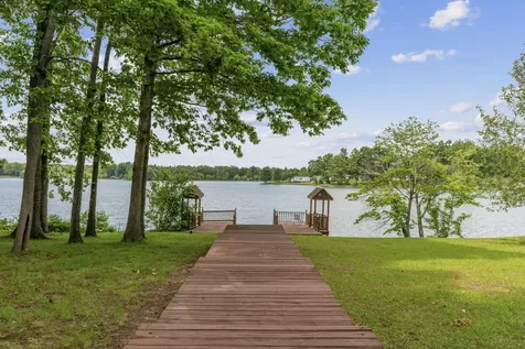 46 Lakeshore Drive Beechgrove TN 37018