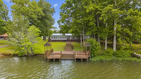 46 Lakeshore Drive Beechgrove TN 37018