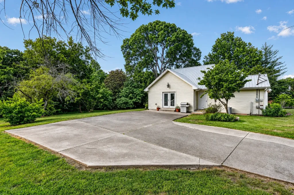 129 Oakland Drive Gallatin TN 37066