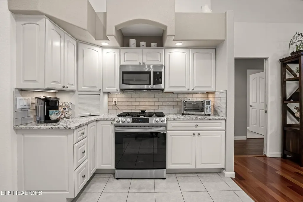 26 Bent Oak Lane Crossville TN 38558