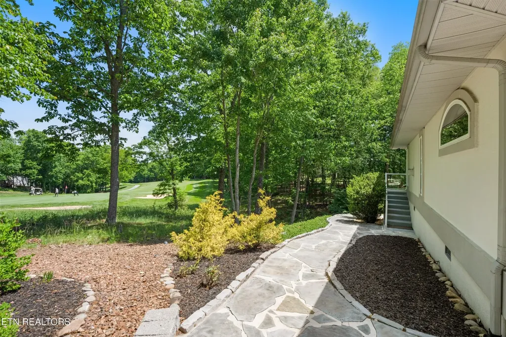 26 Bent Oak Lane Crossville TN 38558