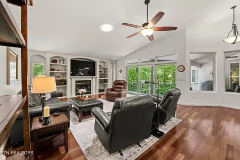 26 Bent Oak Lane Crossville TN 38558