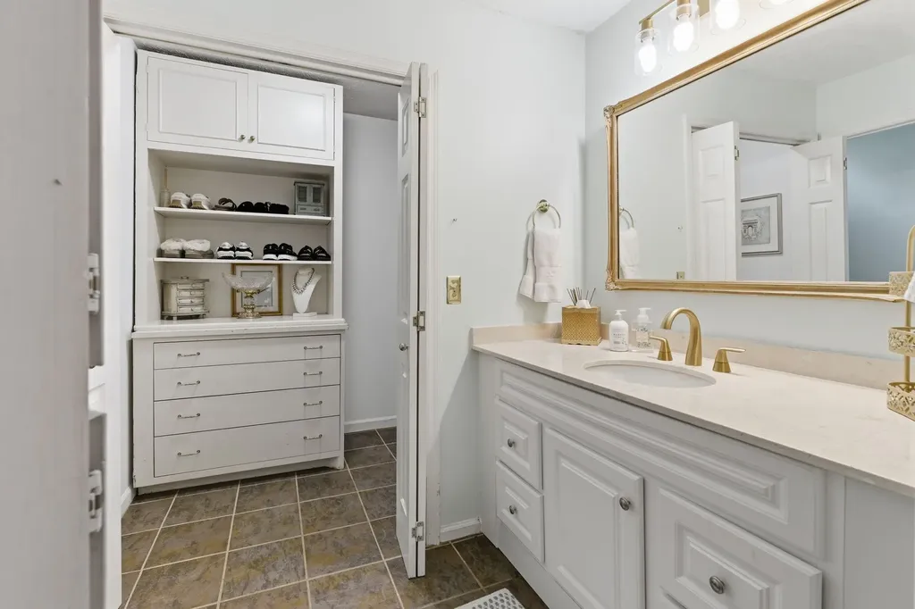 5141 English Village Drive Nashville TN 37211