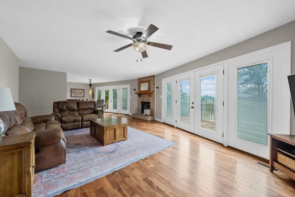 1176 Seven Mile Ferry Road, N Clarksville TN 37040