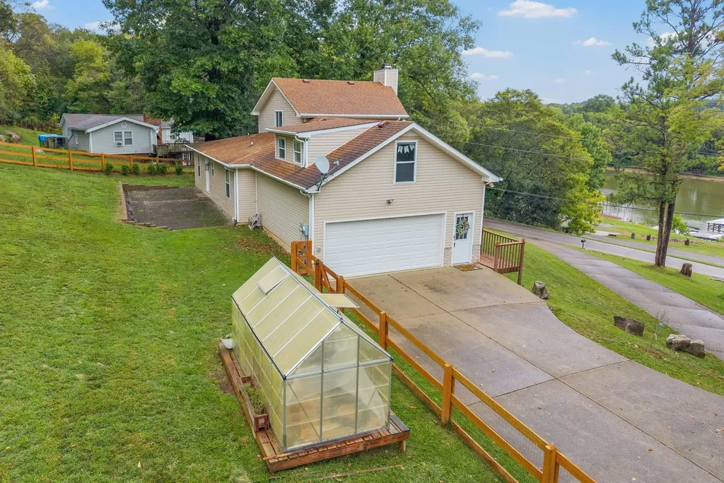 1176 Seven Mile Ferry Road, N Clarksville TN 37040